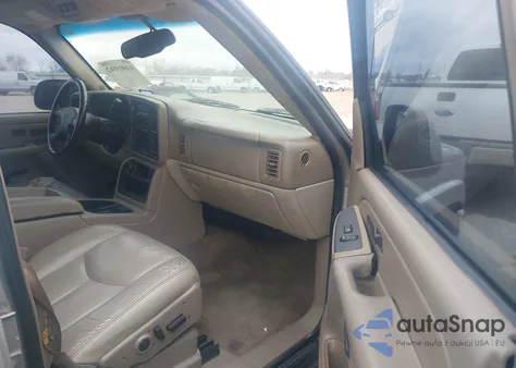 2005 Chevrolet Suburban 1500 Lt z USA, uszkodzony, nr VIN 3GNEC16Z75G128089